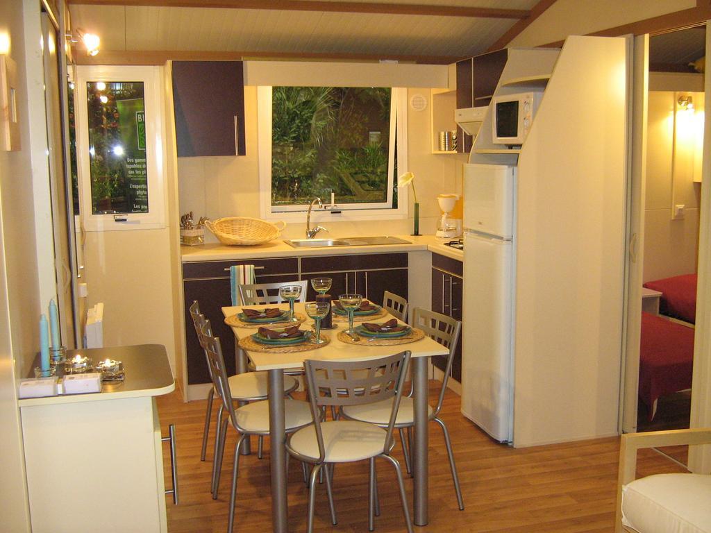 Camping Moulin De Collonge Saint-Boil الغرفة الصورة